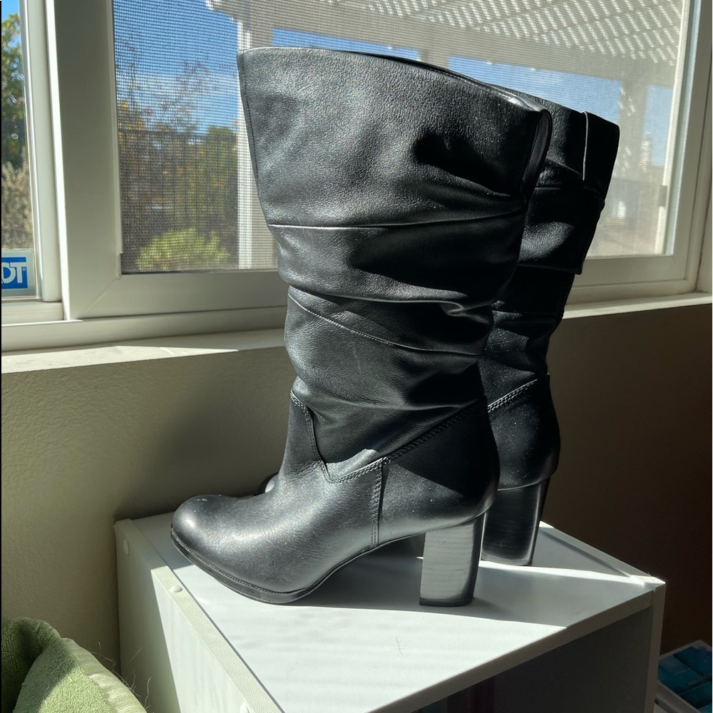 Naturalizer 7 M wide shaft leather boots.